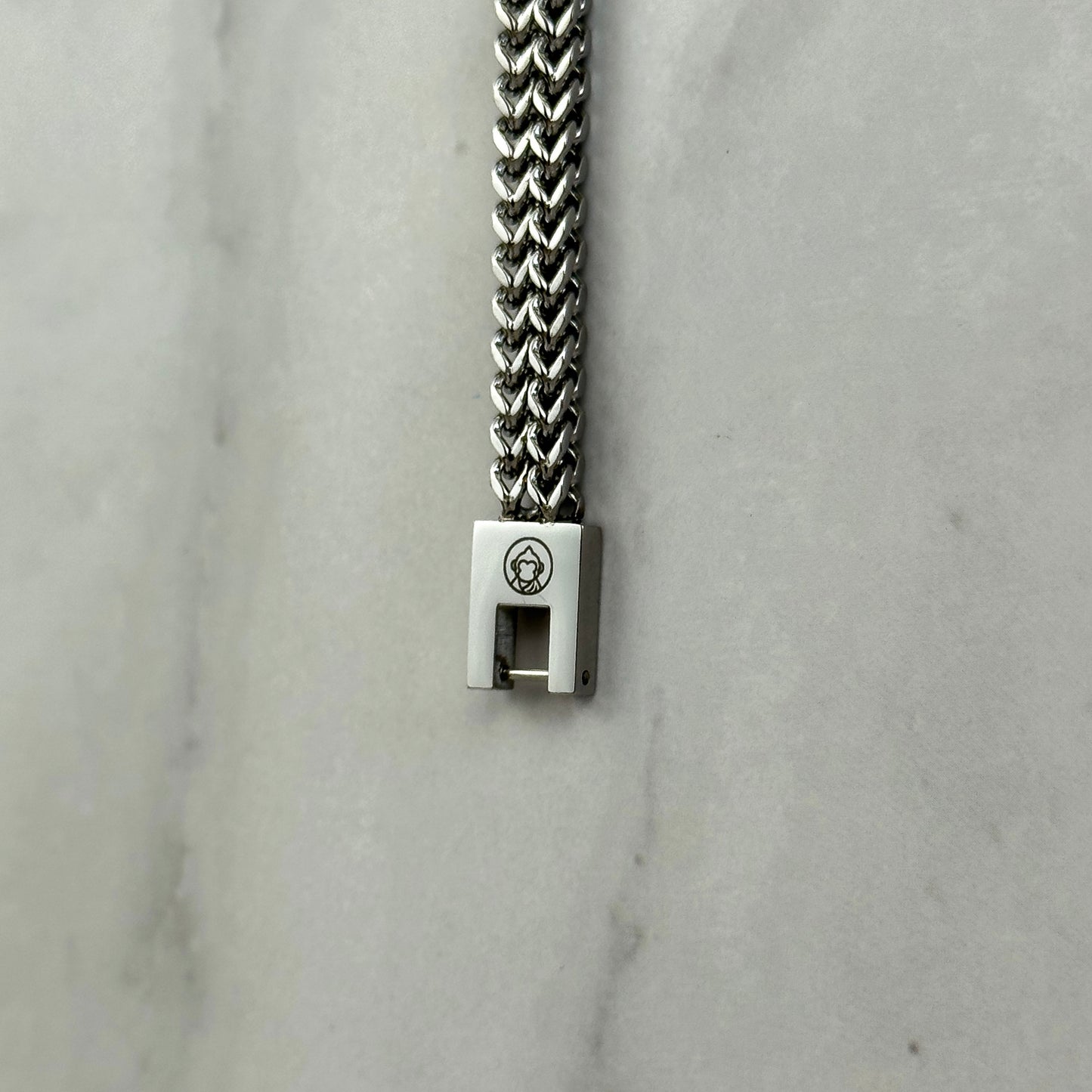 Steel Flow Armband